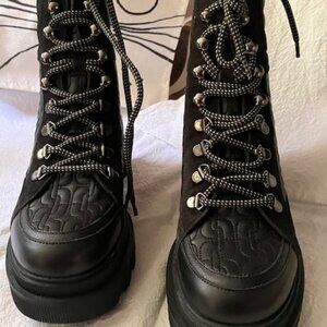 pair Voile Blanch Black Booties